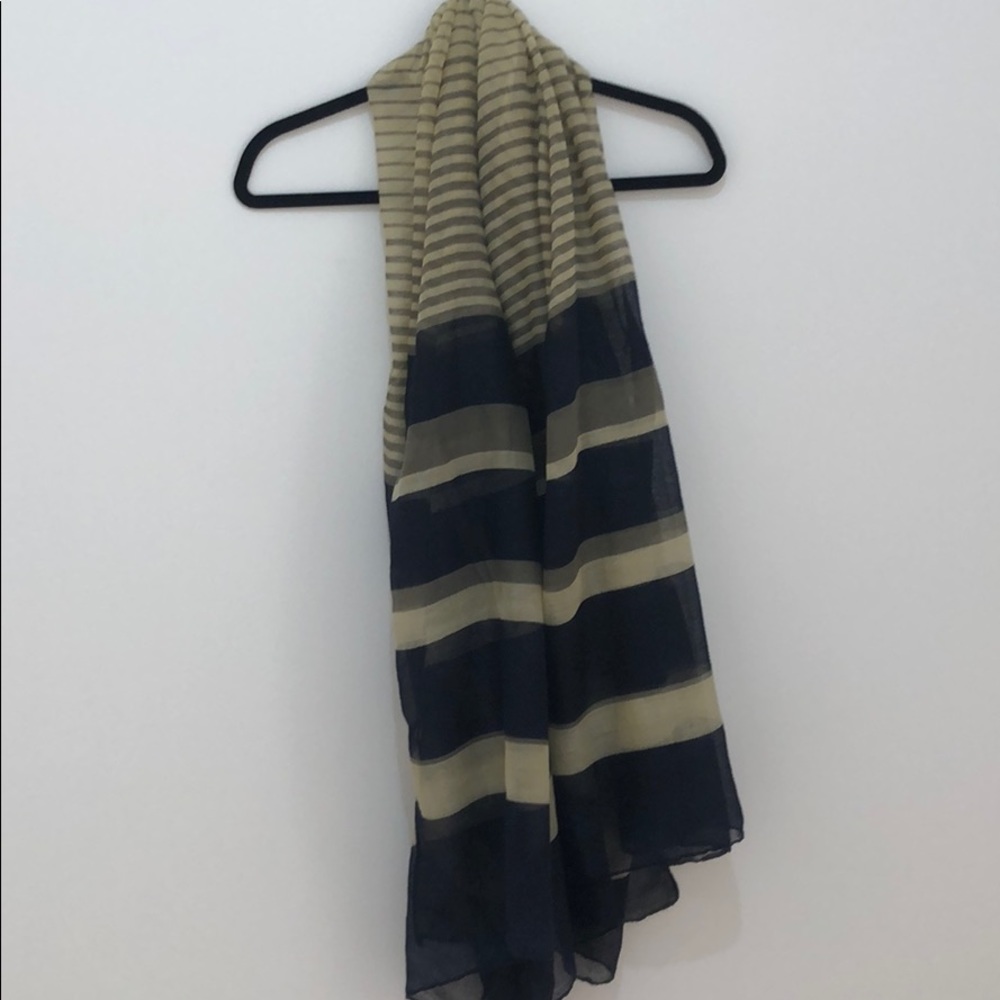 Lightweight scarf